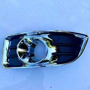 2006-08 CHEVY MALIBU LEFT DRIVER SIDE (LH) FOG LIGHT TRIM CHROME/BLK—NEW